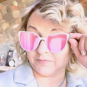 Meet your Posher, Lori